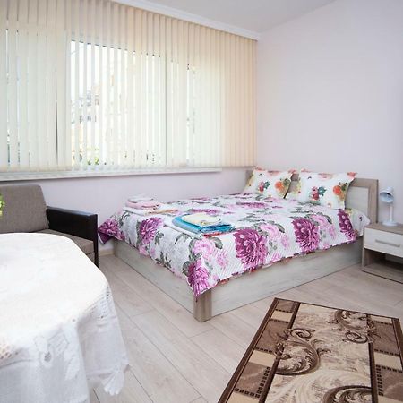 Ferienwohnung Lynn'S Oasis-Ocean Touch In Core Downtown Burgas City Exterior foto
