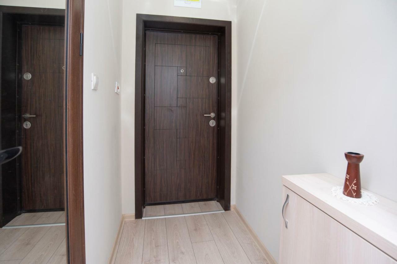 Ferienwohnung Lynn'S Oasis-Ocean Touch In Core Downtown Burgas City Exterior foto